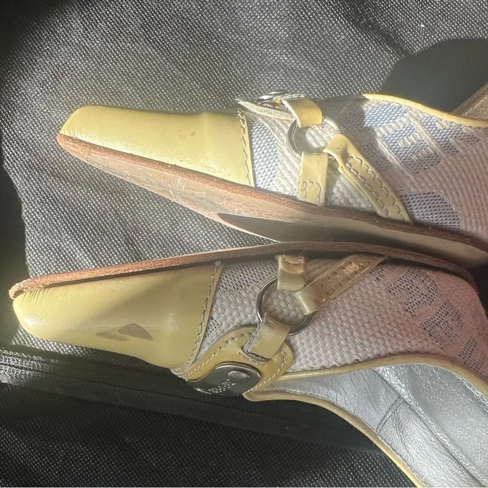 GIANFRANCO FERRE logo pumps Vintage Yellow Shoes